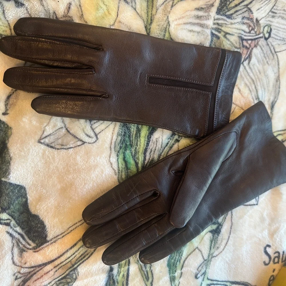 Beautiful Ann Taylor Brown Leather Gloves with silk lining